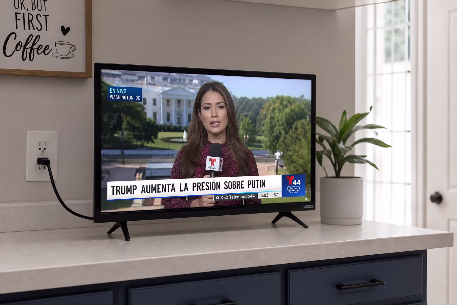 Televisor Cecotec serie 0 de 40 pulgadas Full HD en cocina como segunda pantalla