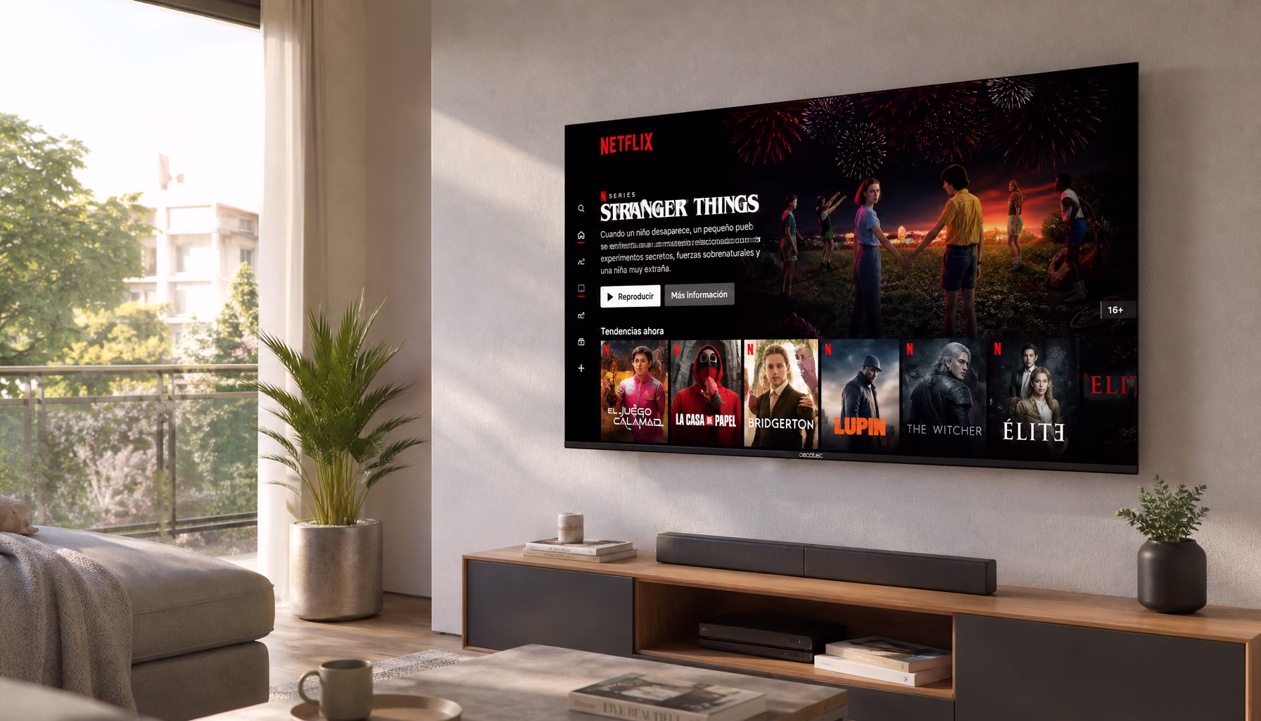 Smart TV Cecotec 4K UHD 43 pulgadas con Android TV montado en pared de salón moderno